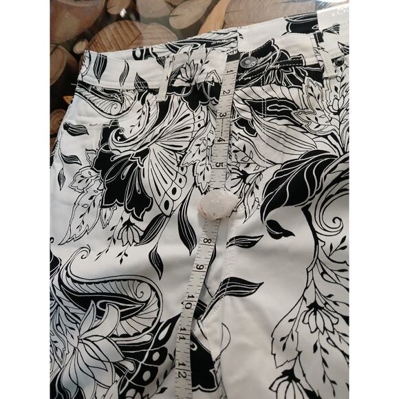 Chico's the Platinum Girlfriend Crop Slim Fit Floral Pants Black White Medium - Picture 7 of 11